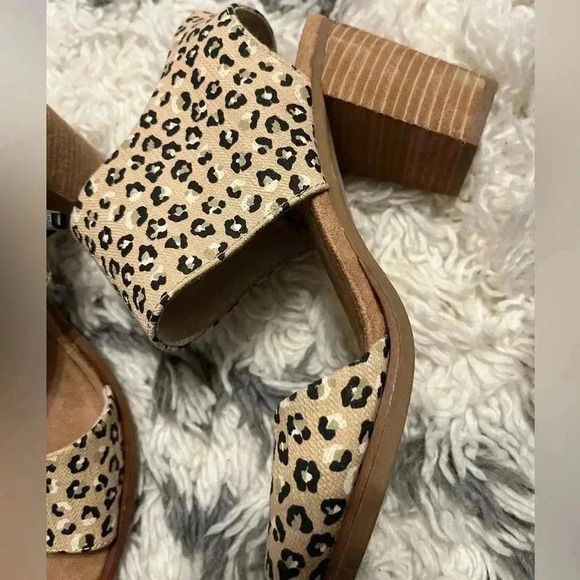 TOMS cut out open toe cheetah new with tags size 11 sandal heel - Picture 5 of 6